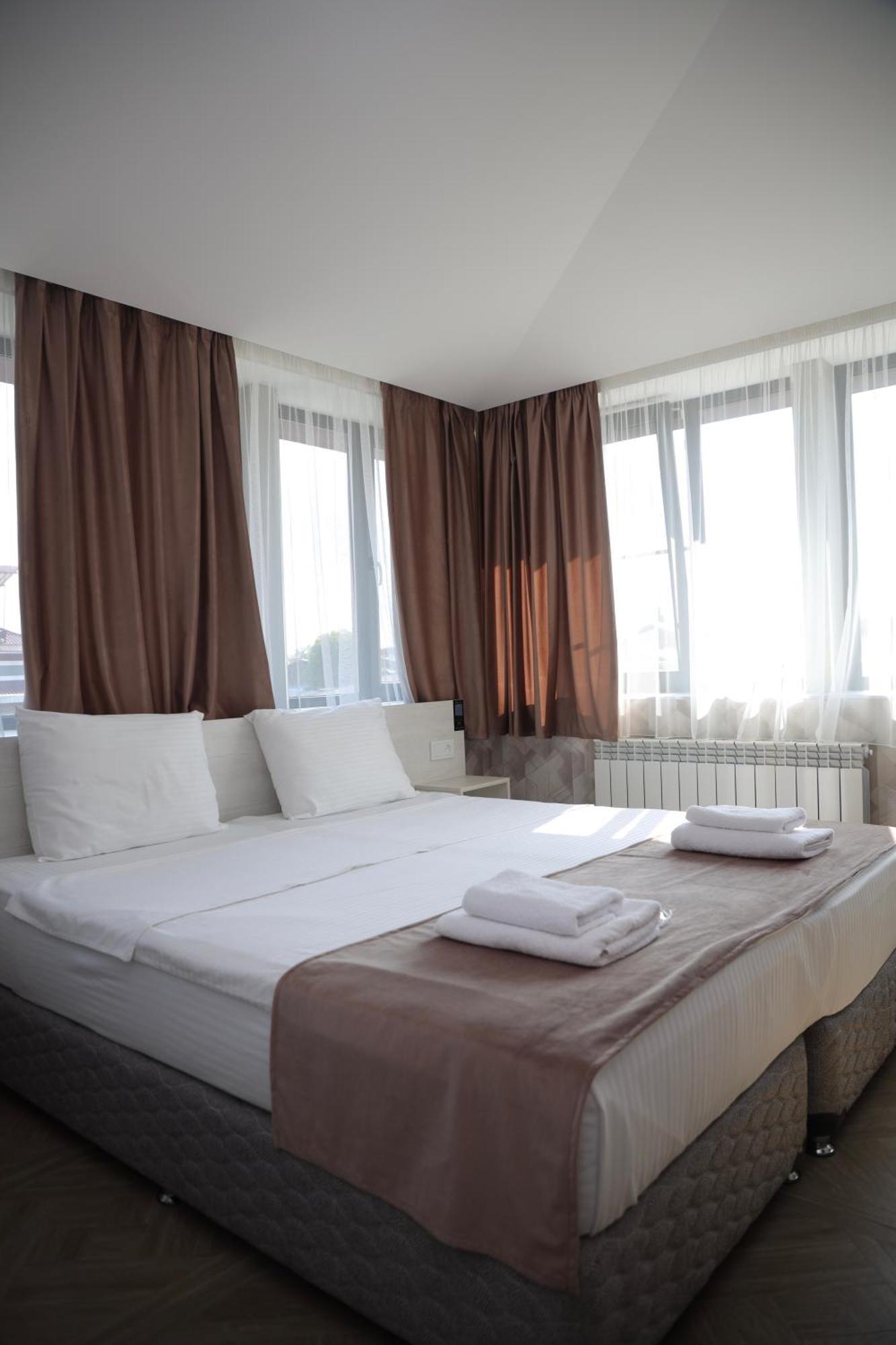 Chief Hotel Гюмри Экстерьер фото