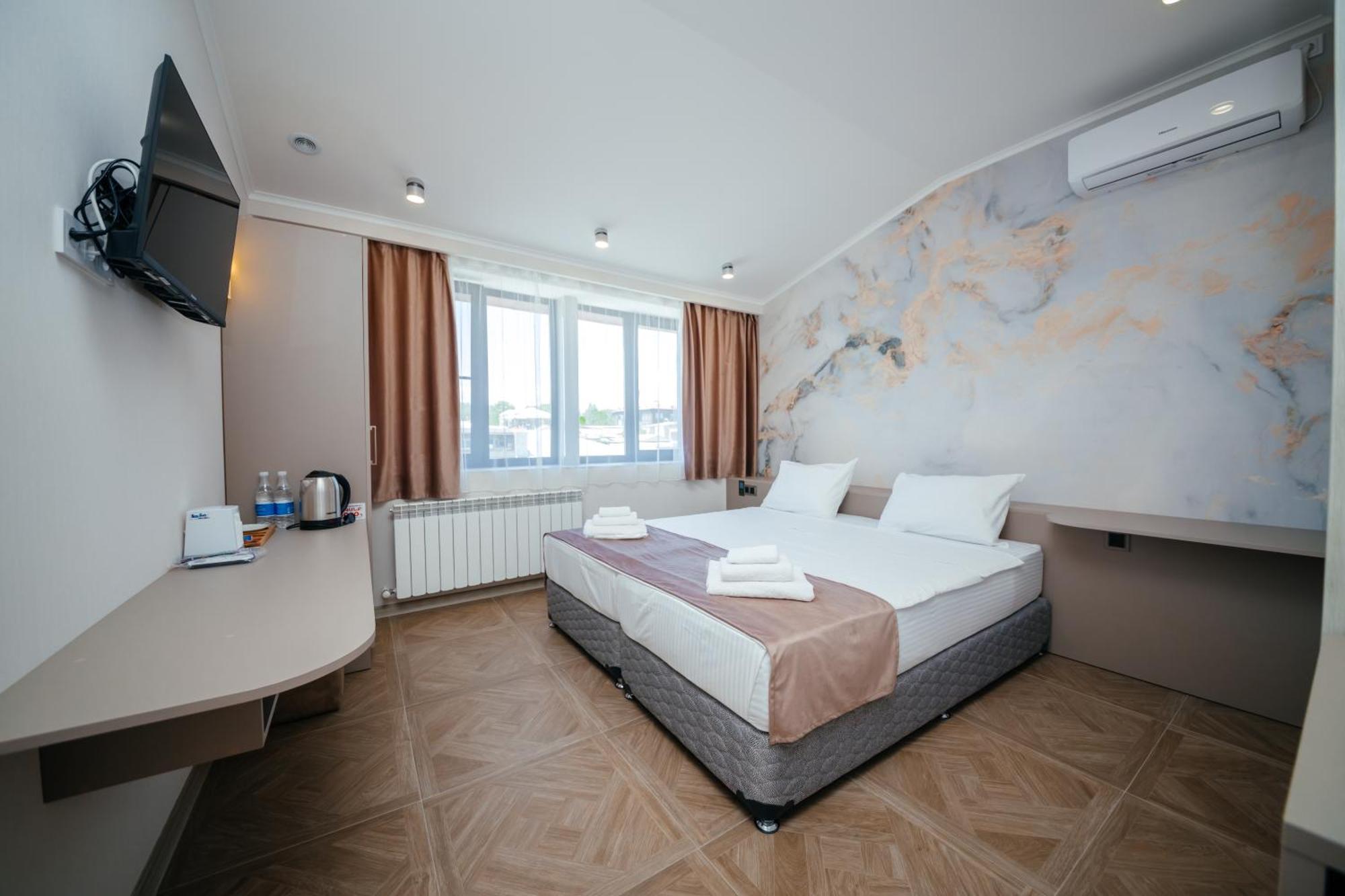 Chief Hotel Гюмри Экстерьер фото