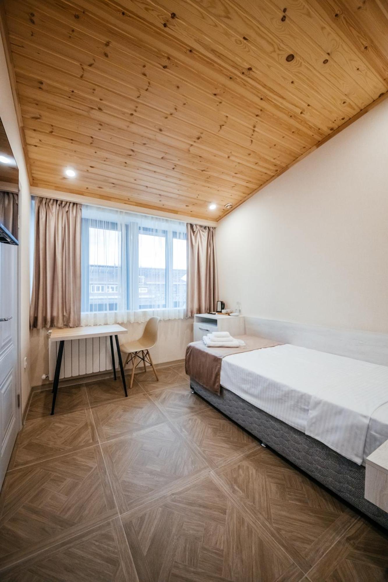 Chief Hotel Гюмри Экстерьер фото