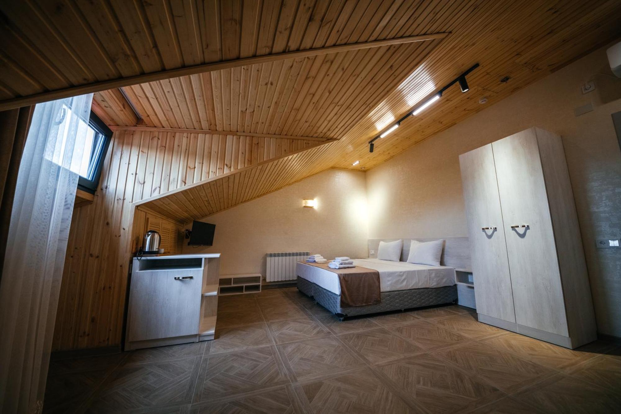 Chief Hotel Гюмри Экстерьер фото