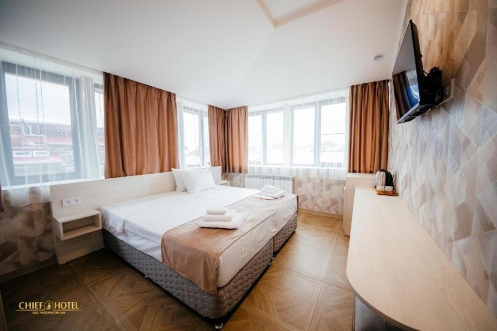 Chief Hotel Гюмри Экстерьер фото